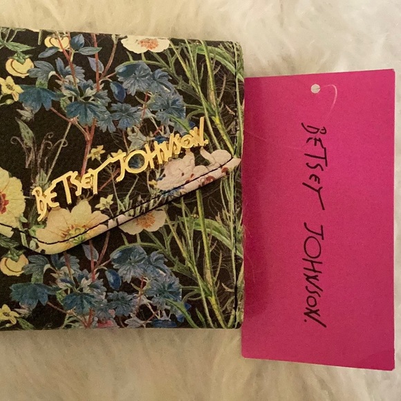 BETSEY JOHNSON, NWT, FLORAL CARD CASE/WALLET - Picture 4 of 15